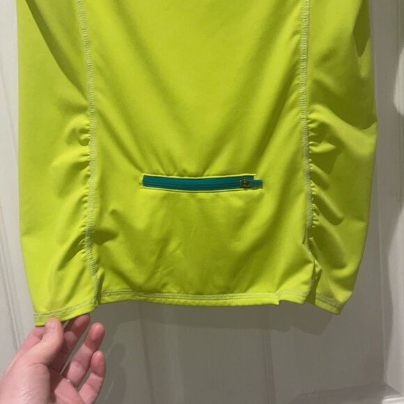 Athlete cinched sleeveless athletic yoga top SZ small with zippers - Picture 4 of 10